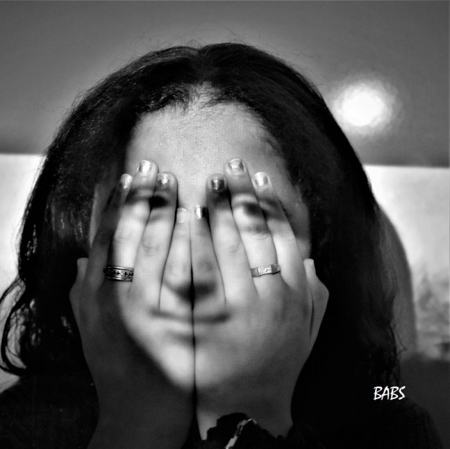 Joconde en tatouage sur visage jeune fille